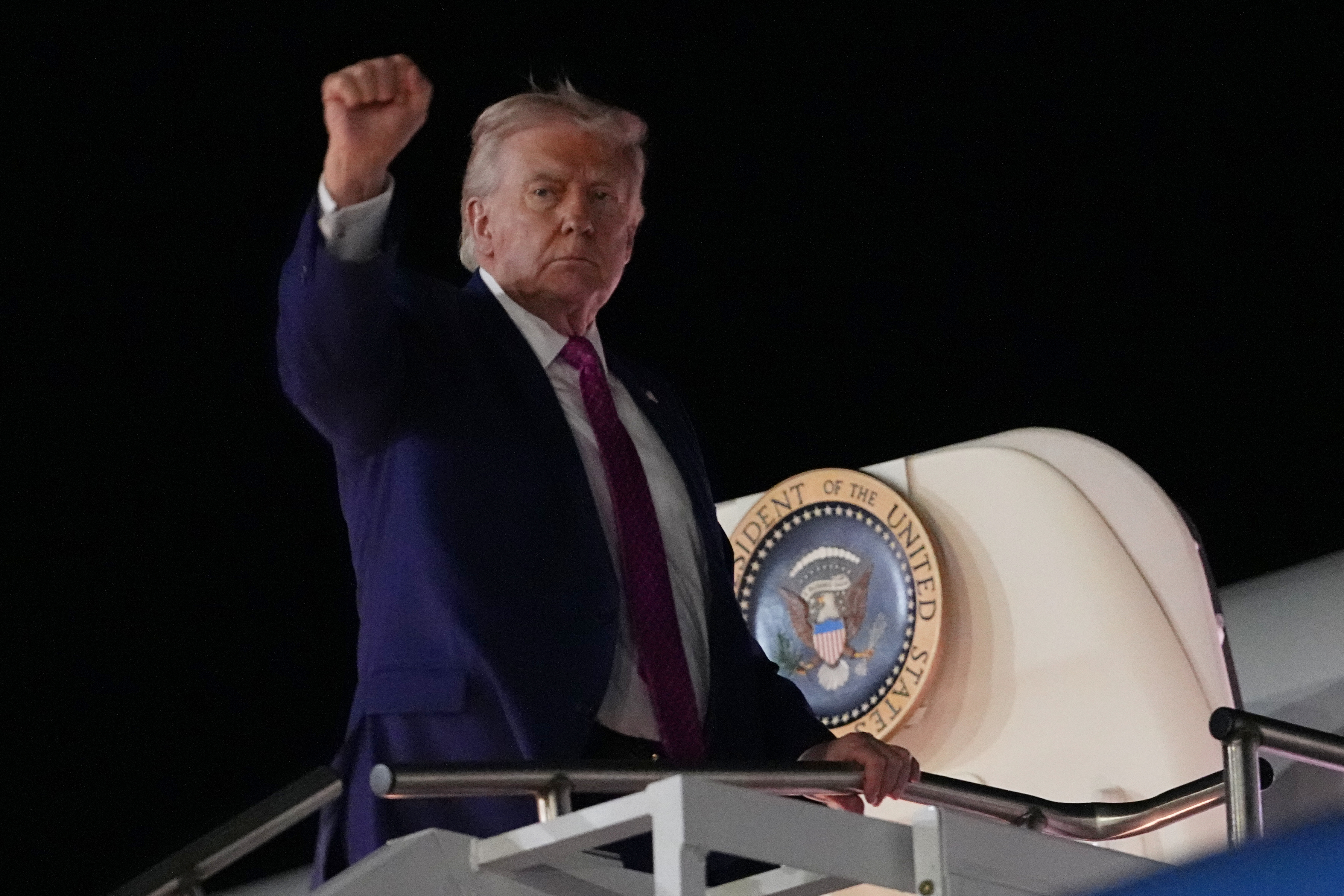 ترامب يفكر في استئناف الحرب..والوسطاء يُسارعون لإحياء المحادثات